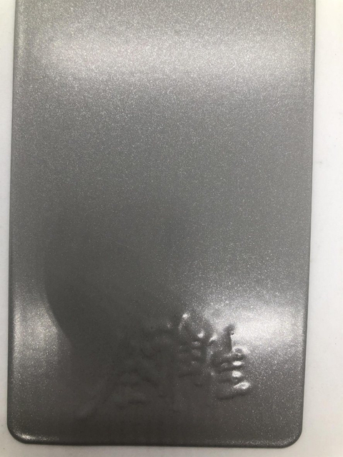Recubrimiento en polvo en aerosol con acabado en plata y negro con efecto metálico de martillo