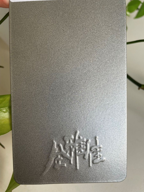 Recubrimiento en polvo electrostático en aerosol de resina epoxi con impresión interior de textura especial para piezas metálicas