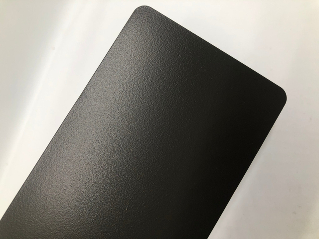 Revestimiento en polvo híbrido gris plateado con textura de arena
